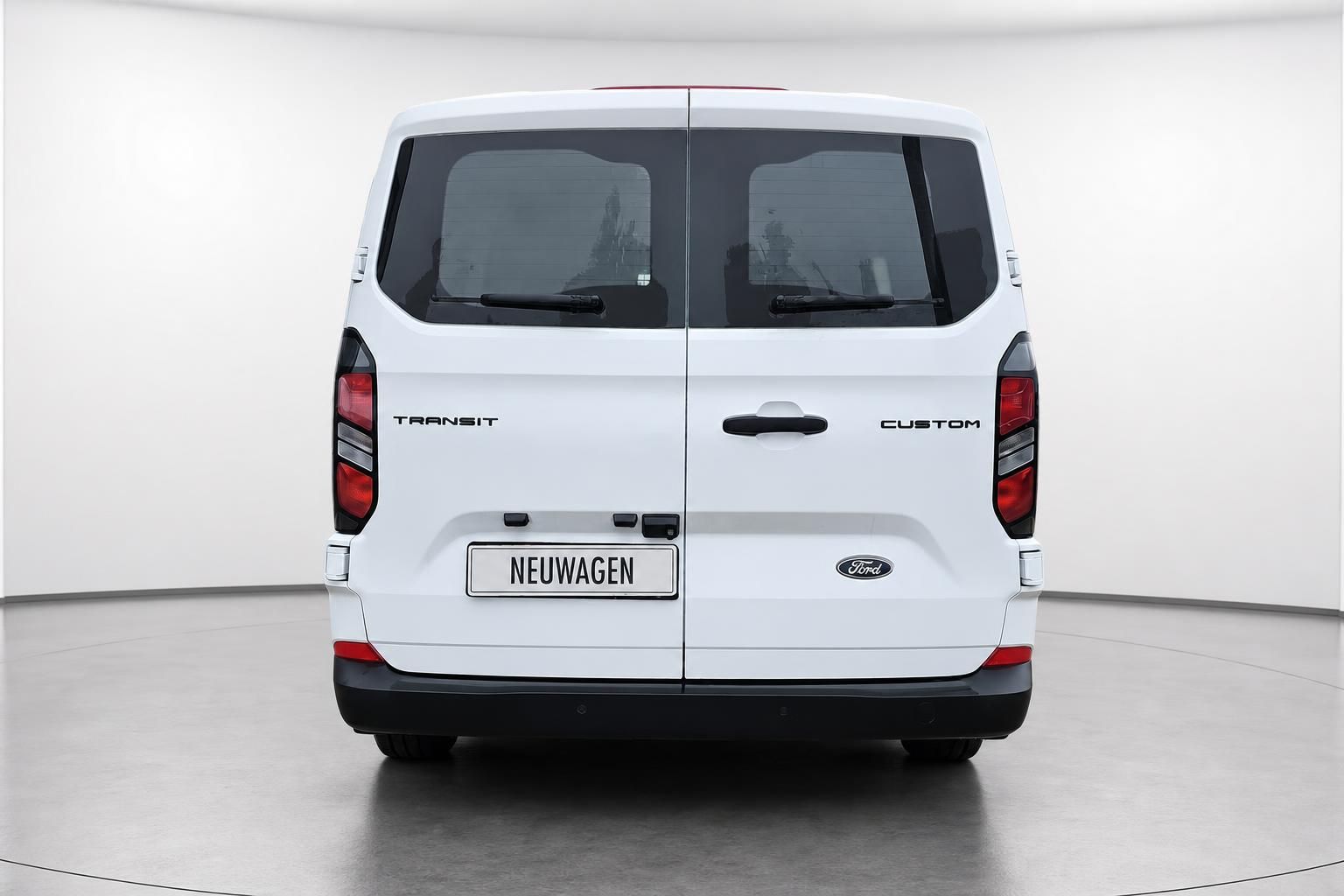 Ford Transit Custom weiß Heckansicht Neuwagen im Studio