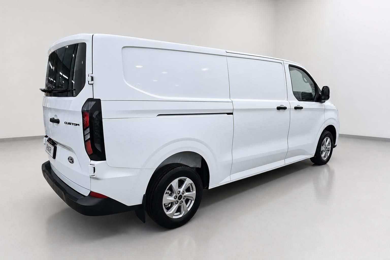 Ford Transit Custom weiß Seitenansicht schräg von hinten