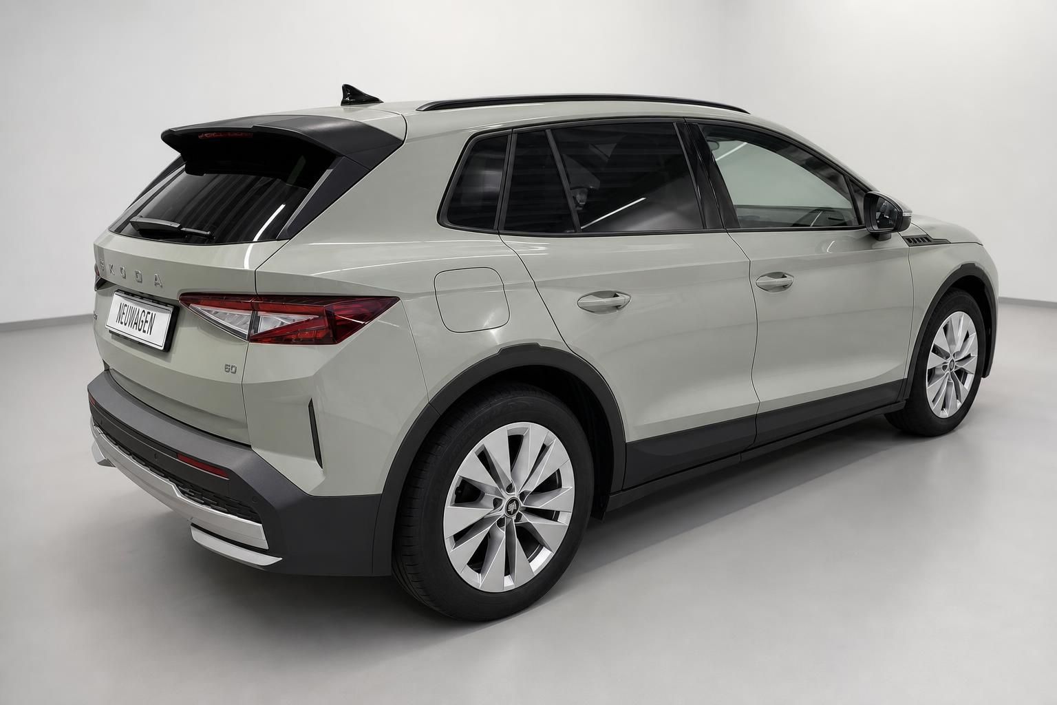 Skoda Elroq Elektro-SUV Heckansicht seitlich in Champagner
