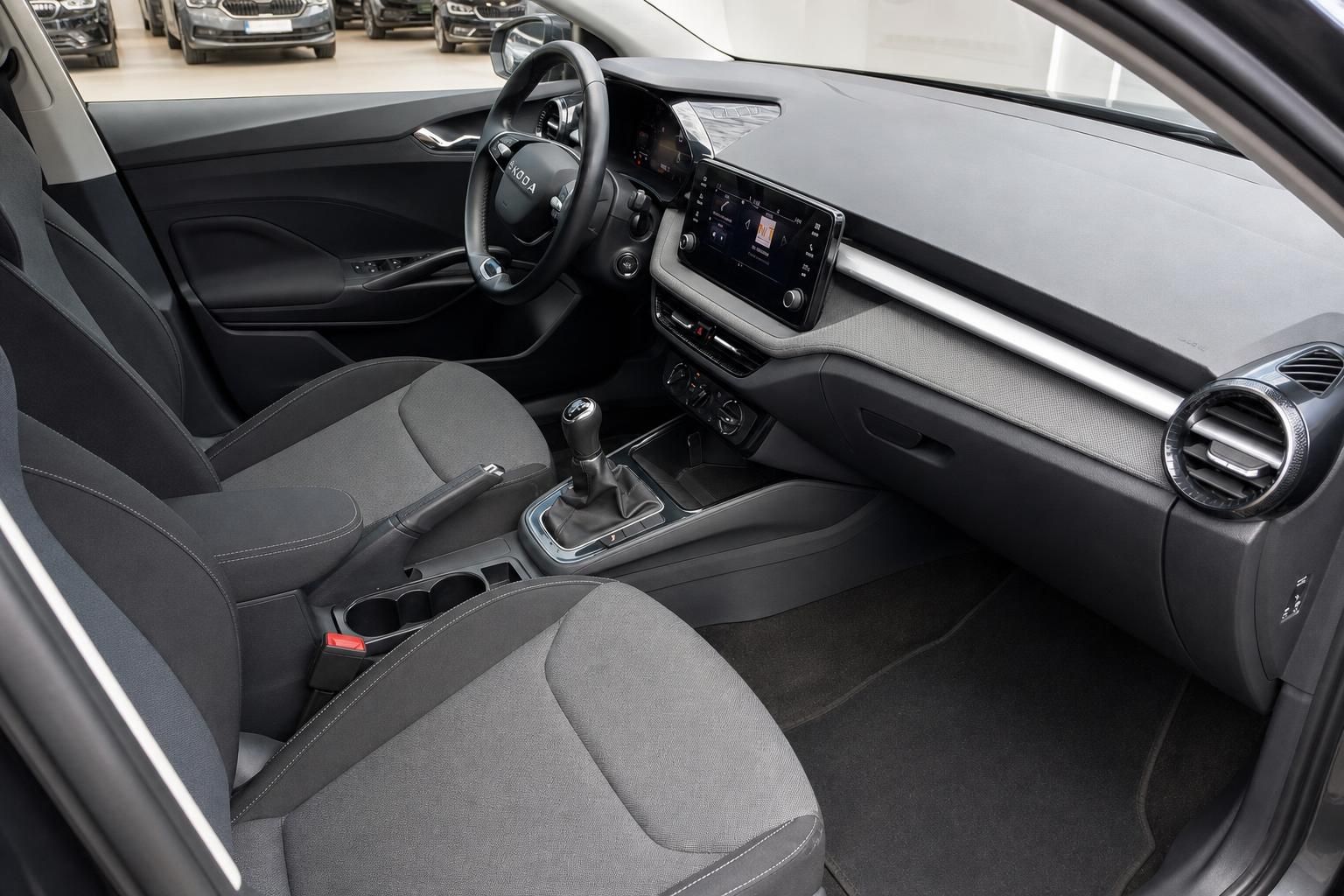 Škoda Scala Cockpit mit Lenkrad und Touchscreen Infotainment