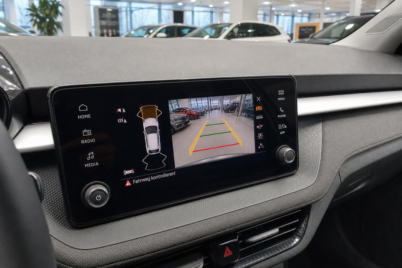 Skoda Touchscreen mit Rückfahrkamera und Einparkhilfe Anzeige