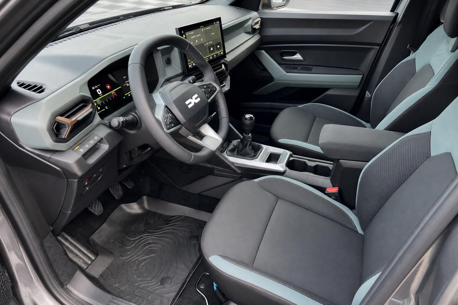 Dacia Bigster Innenraum - Fahrer- und Beifahrersitz mit modernem Design
