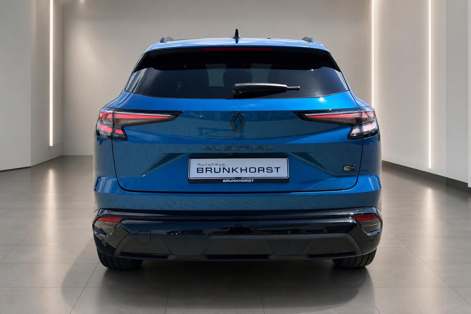 Renault Austral blau, Heckansicht mit Kennzeichenhalter Brunkhorst