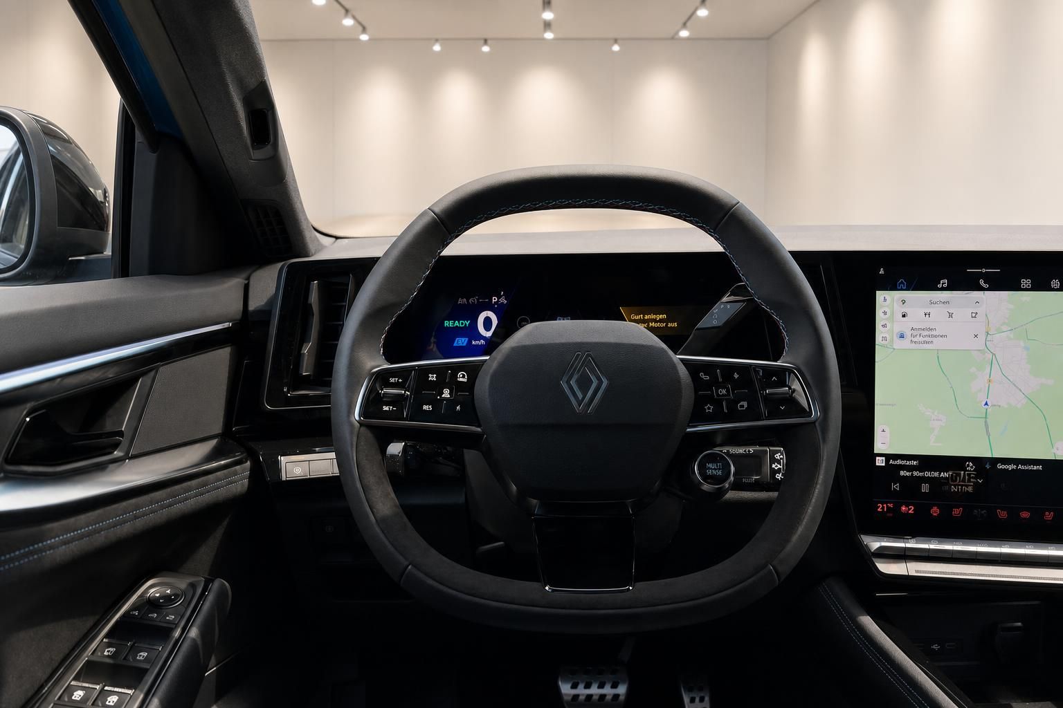 Renault Cockpit mit Lenkrad und digitalem Tacho im Innenraum