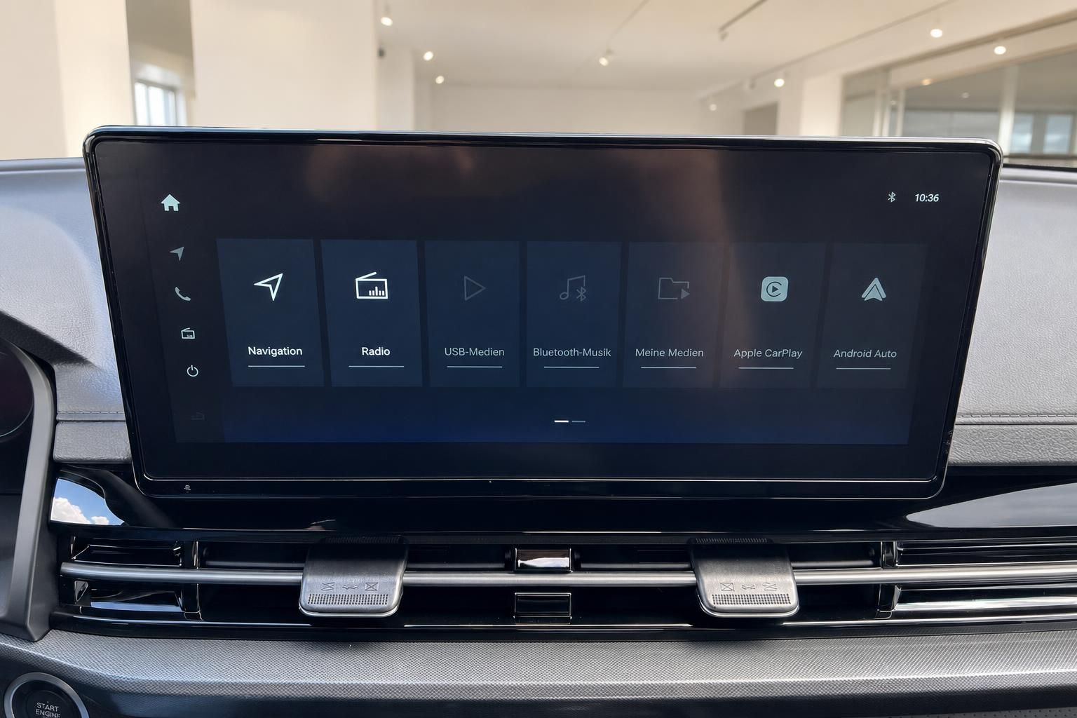 Fahrzeug Infotainment-System Touchscreen mit Navigationsmenu - Cockpit Display