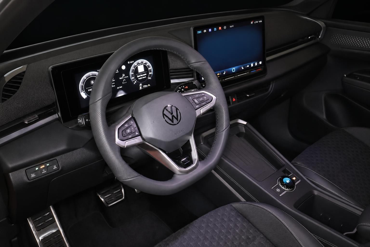 Volkswagen Innenraum mit Lenkrad, Kombiinstrument und Mittelkonsole