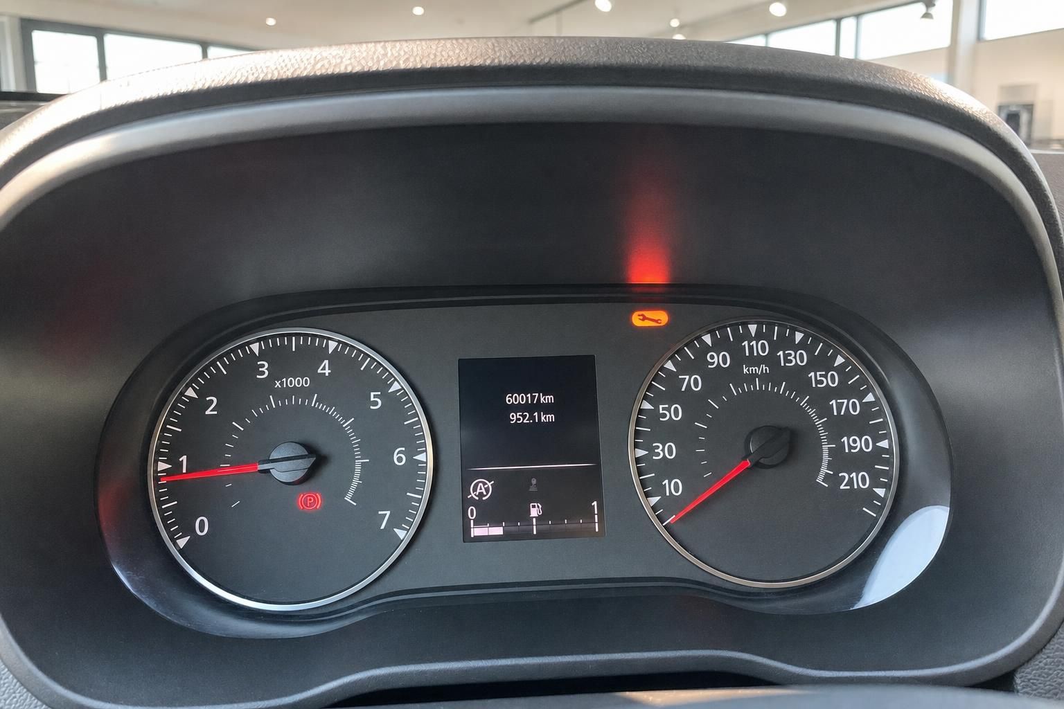 Dacia Duster Tacho und Drehzahlmesser – Cockpit-Anzeige mit 60017 km Kilometerstand