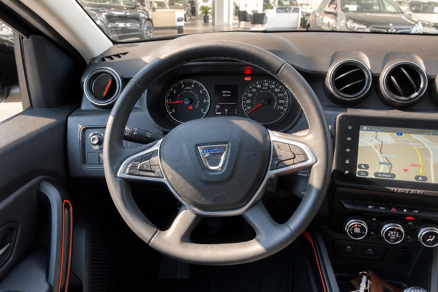 Dacia Duster Cockpit – Lenkrad, Navigationssystem und Klimaanlage im Innenraum