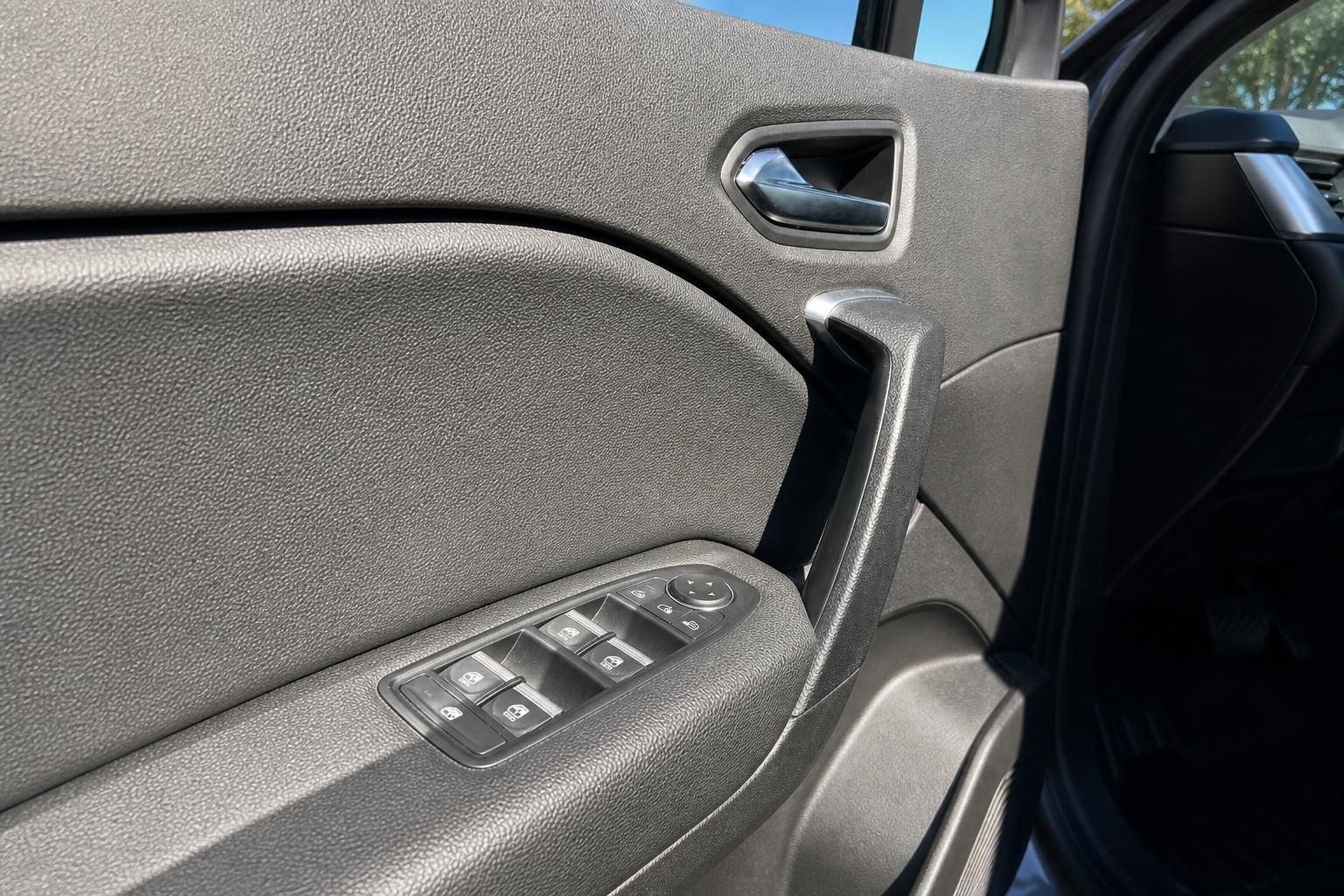 Fahrertür Innenverkleidung mit elektrischen Fensterhebern und Türgriff