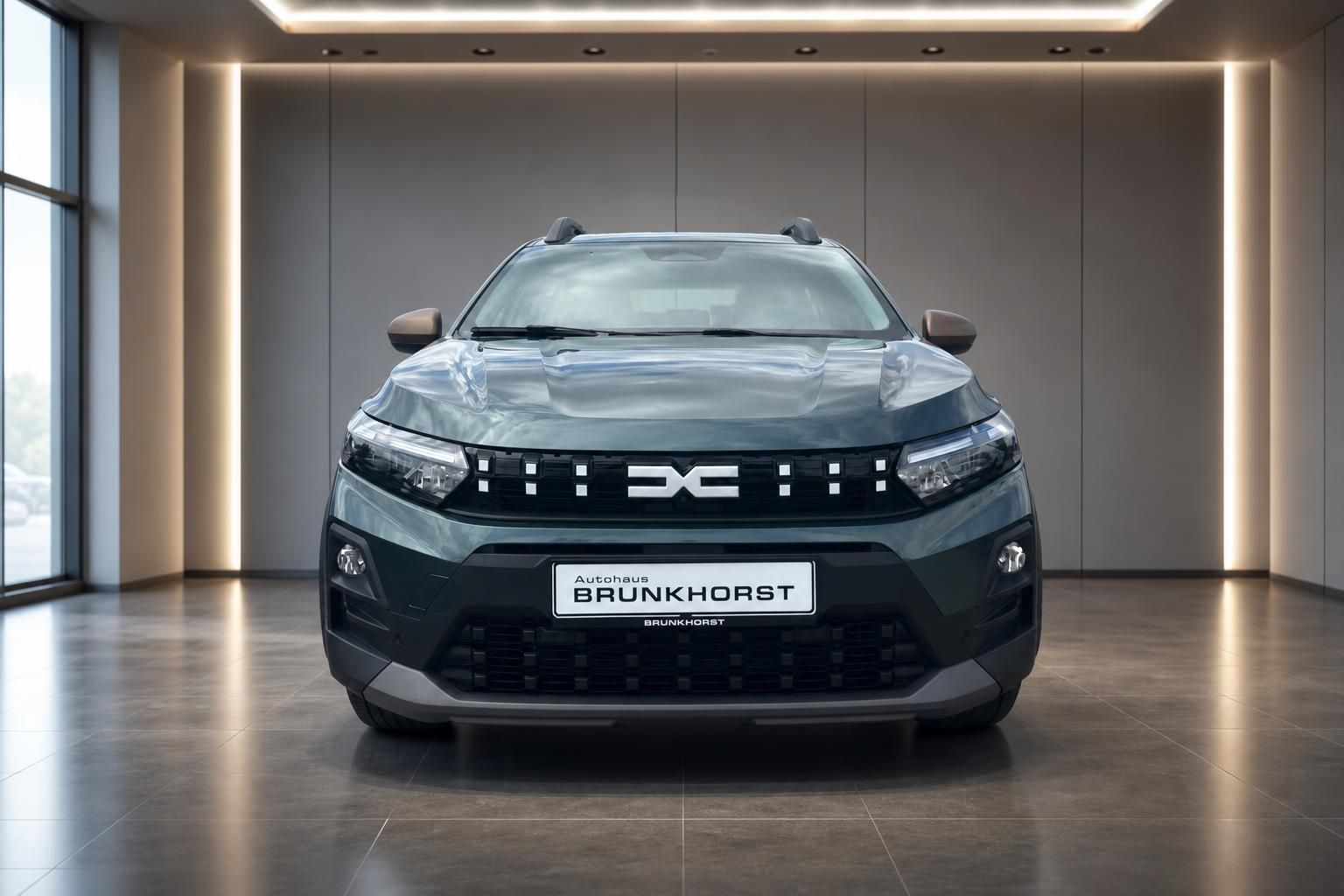 Graues SUV Frontansicht im modernen Autohaus Showroom mit elegantem Design und LED-Scheinwerfern