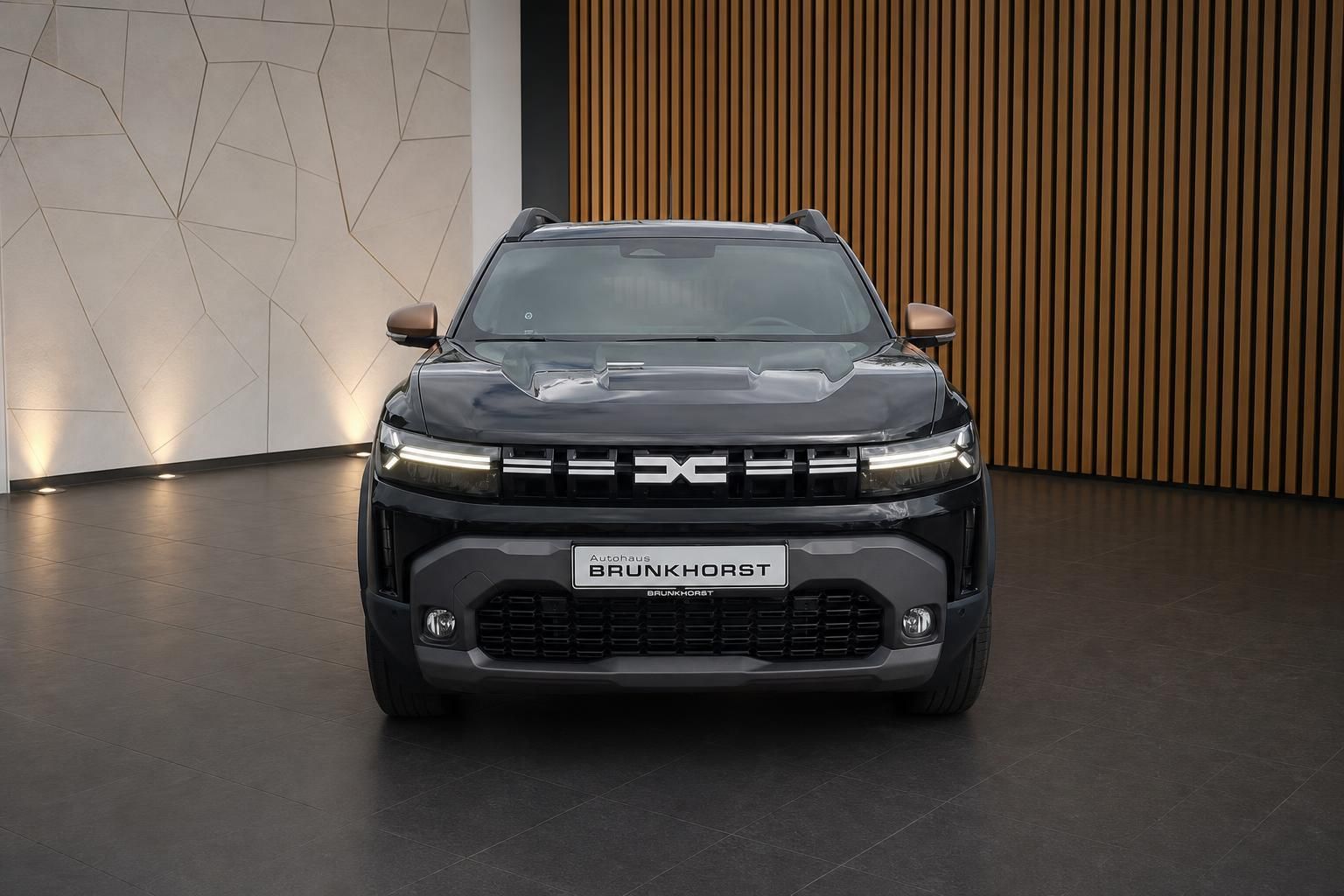 Dacia Duster schwarz Frontansicht im Autohaus Brunkhorst