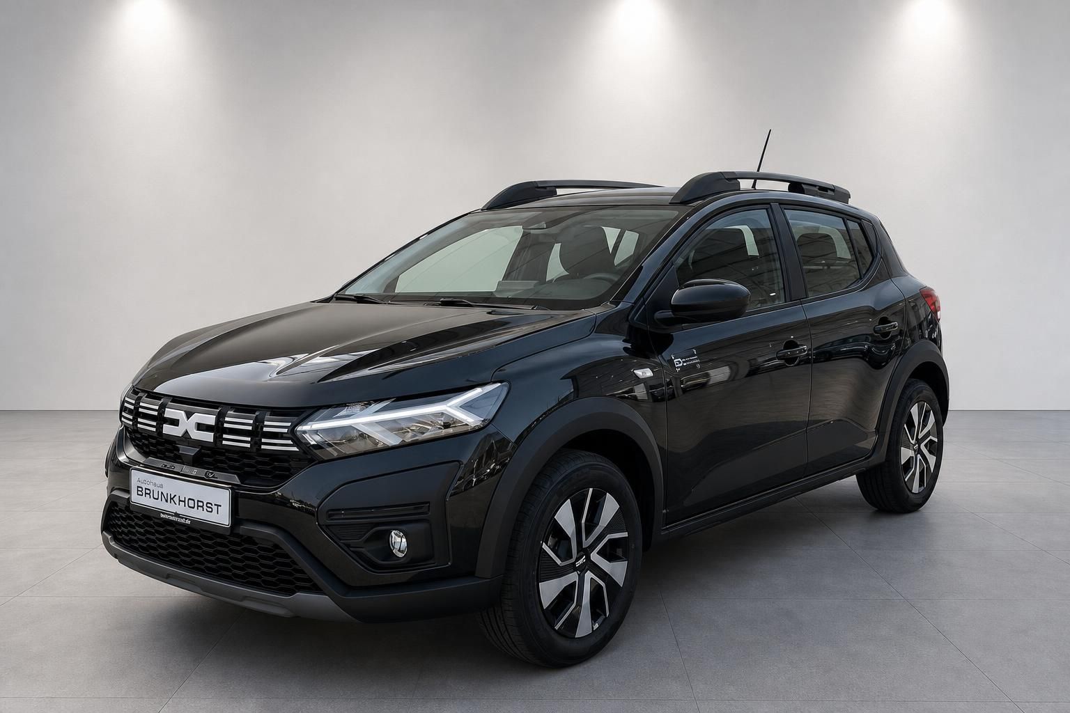 Dacia Sandero Stepway schwarz Seitenansicht im Autohaus Brunkhorst