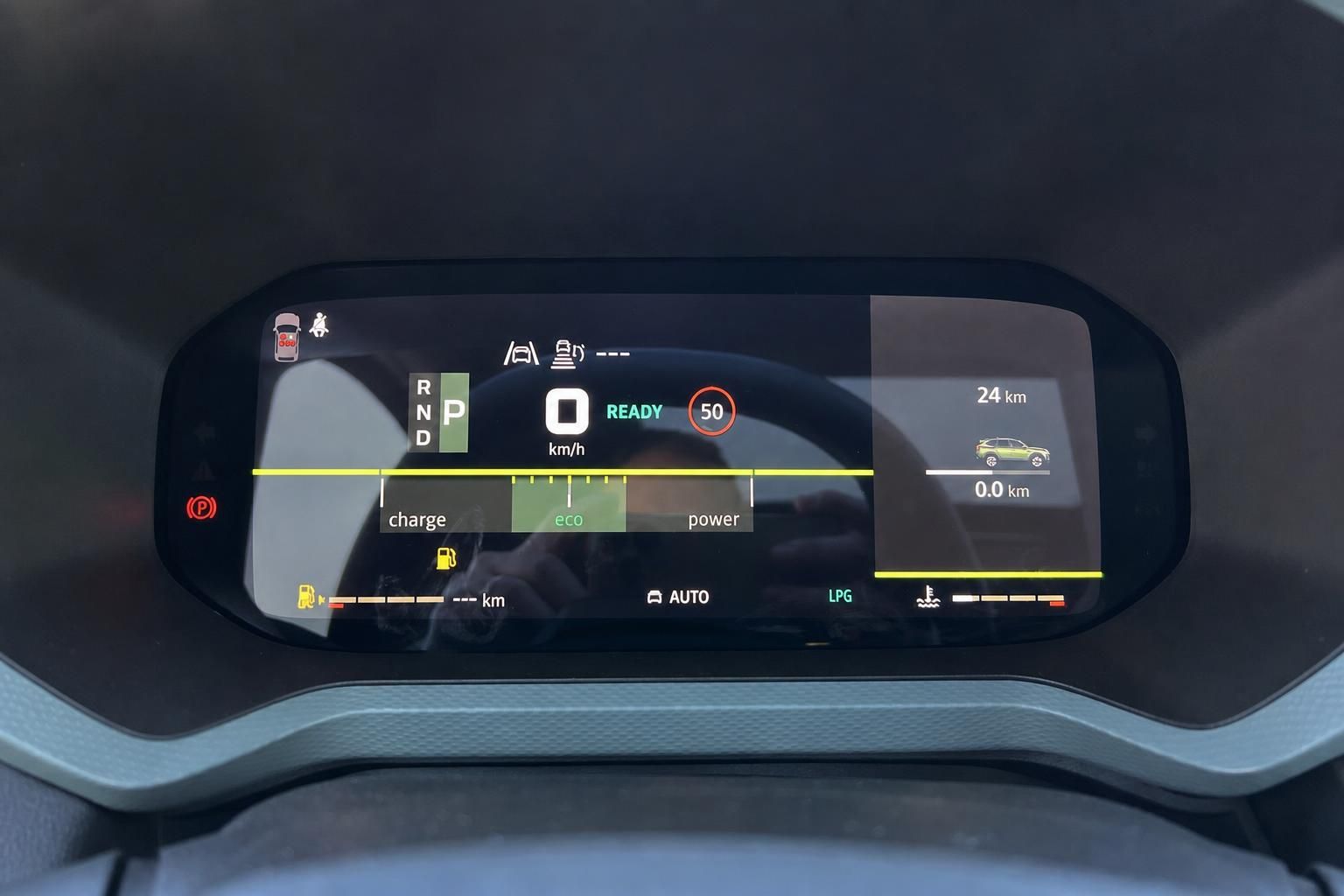 Digitales Armaturenbrett mit Eco-Modus, Geschwindigkeitsanzeige und Fahrzeug-Informationsdisplay