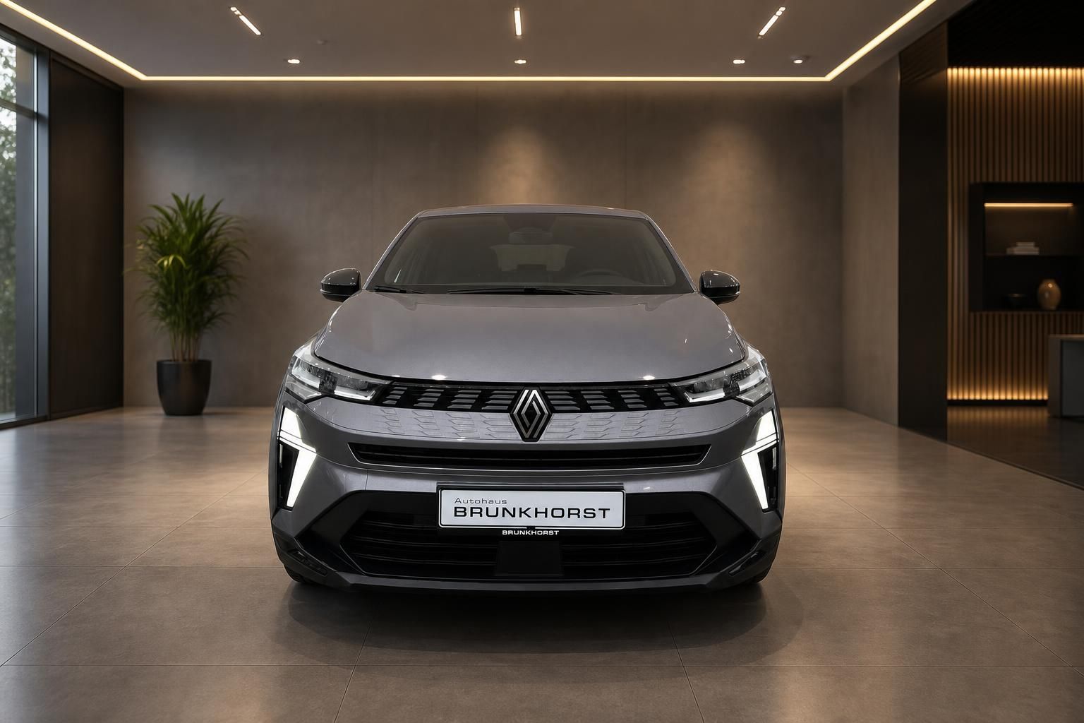 Renault Symbios Frontansicht grauer Elektro-SUV mit LED-Scheinwerfern im modernen Autohaus