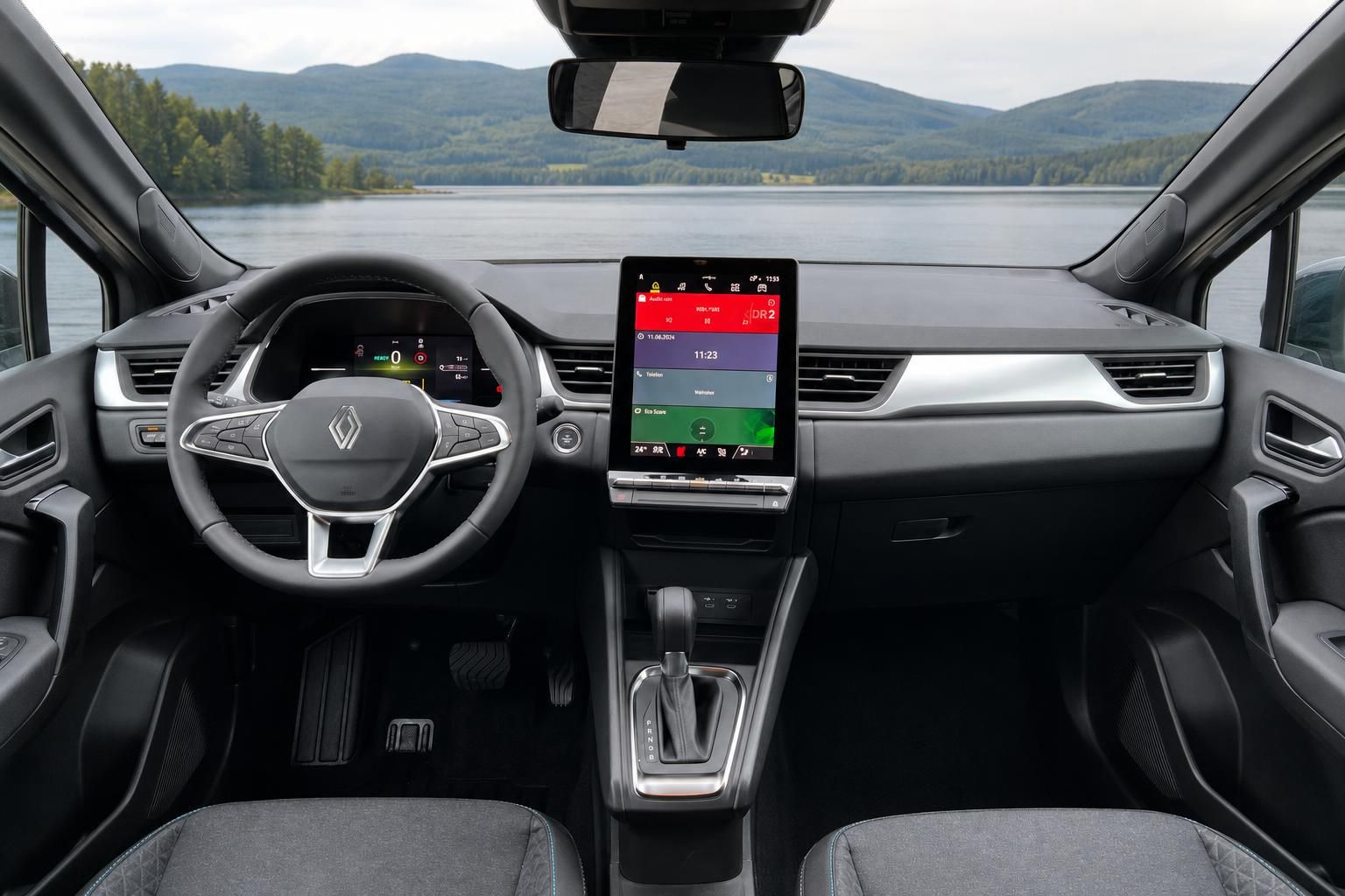 Renault Symbios Innenraum Dashboard mit Touchscreen und digitalem Kombiinstrument vor Bergpanorama
