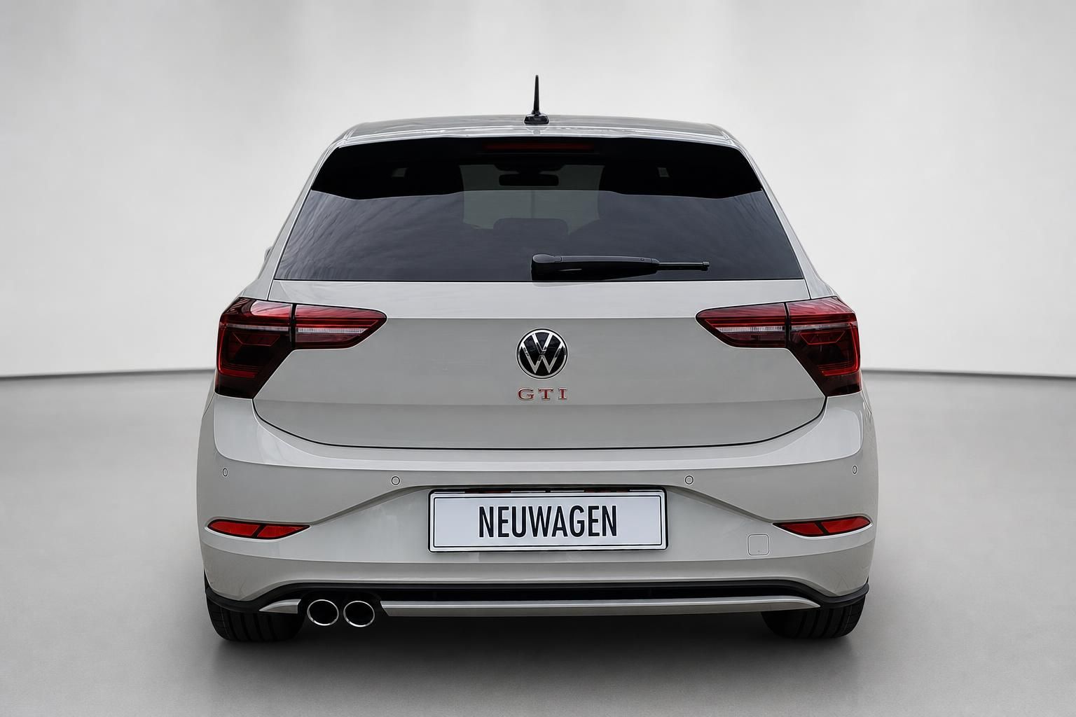 VW Polo GTI in Weiss Heckansicht mit GTI-Emblem und Doppelendrohr