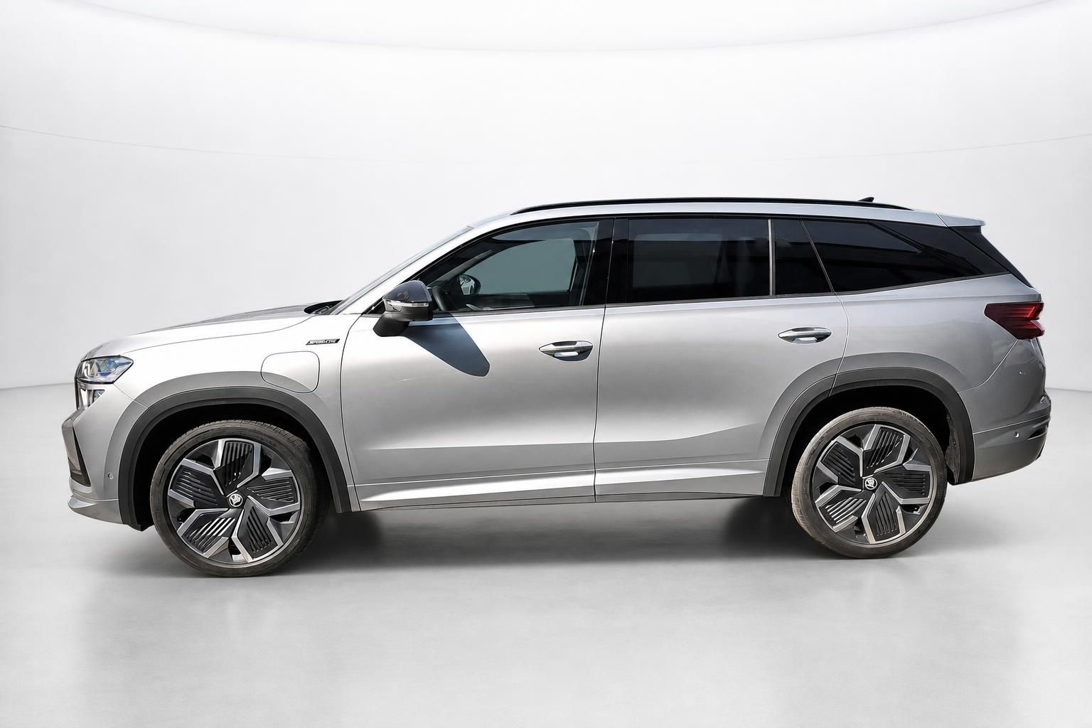 Skoda Kodiaq SUV Seitenansicht in Silbermetallic Lackierung