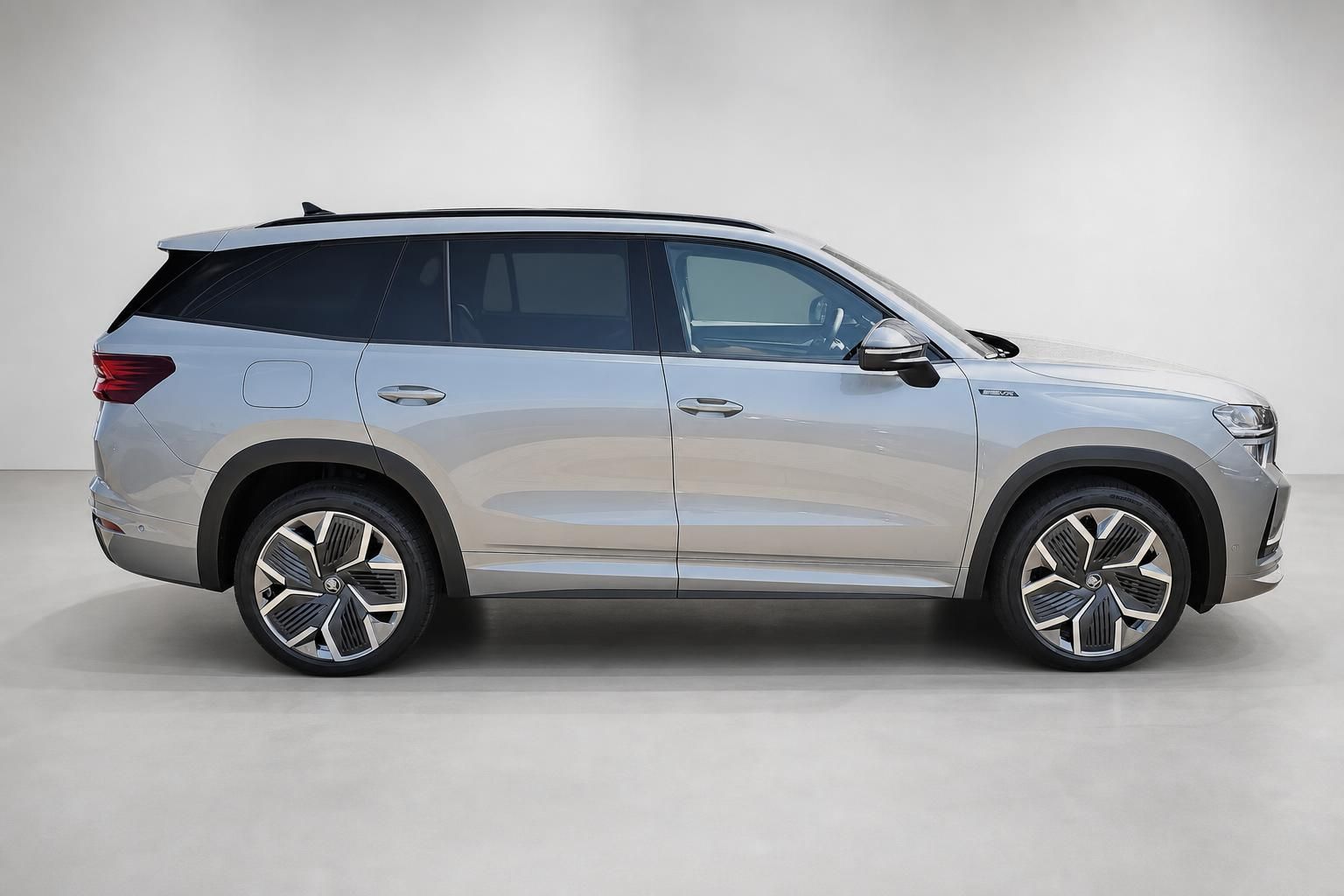 Skoda Kodiaq Seitenansicht silber SUV mit grossen Alufelgen