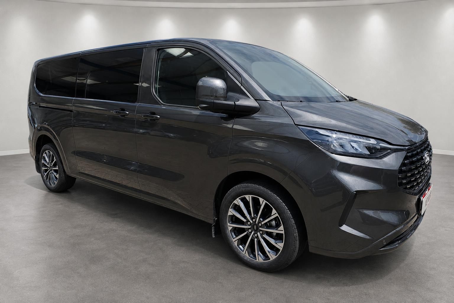 Ford Tourneo Custom Van in Grau seitliche Ansicht Studio