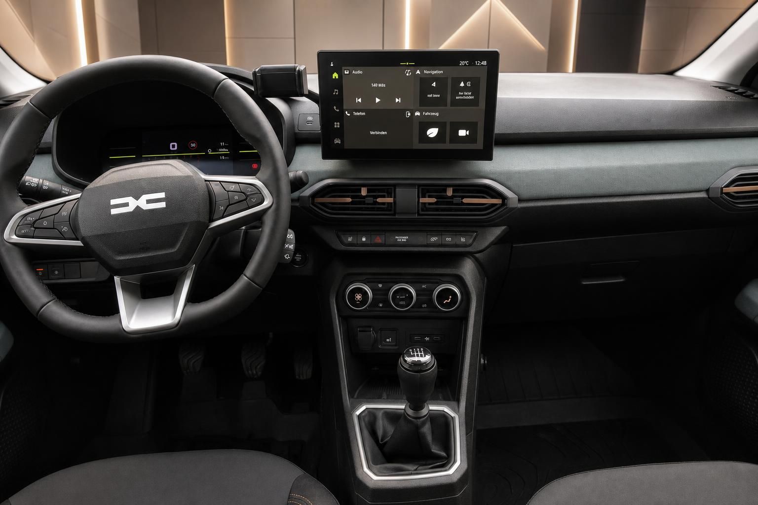 Dacia Sandero Cockpit mit Lenkrad und Touchscreen Infotainment