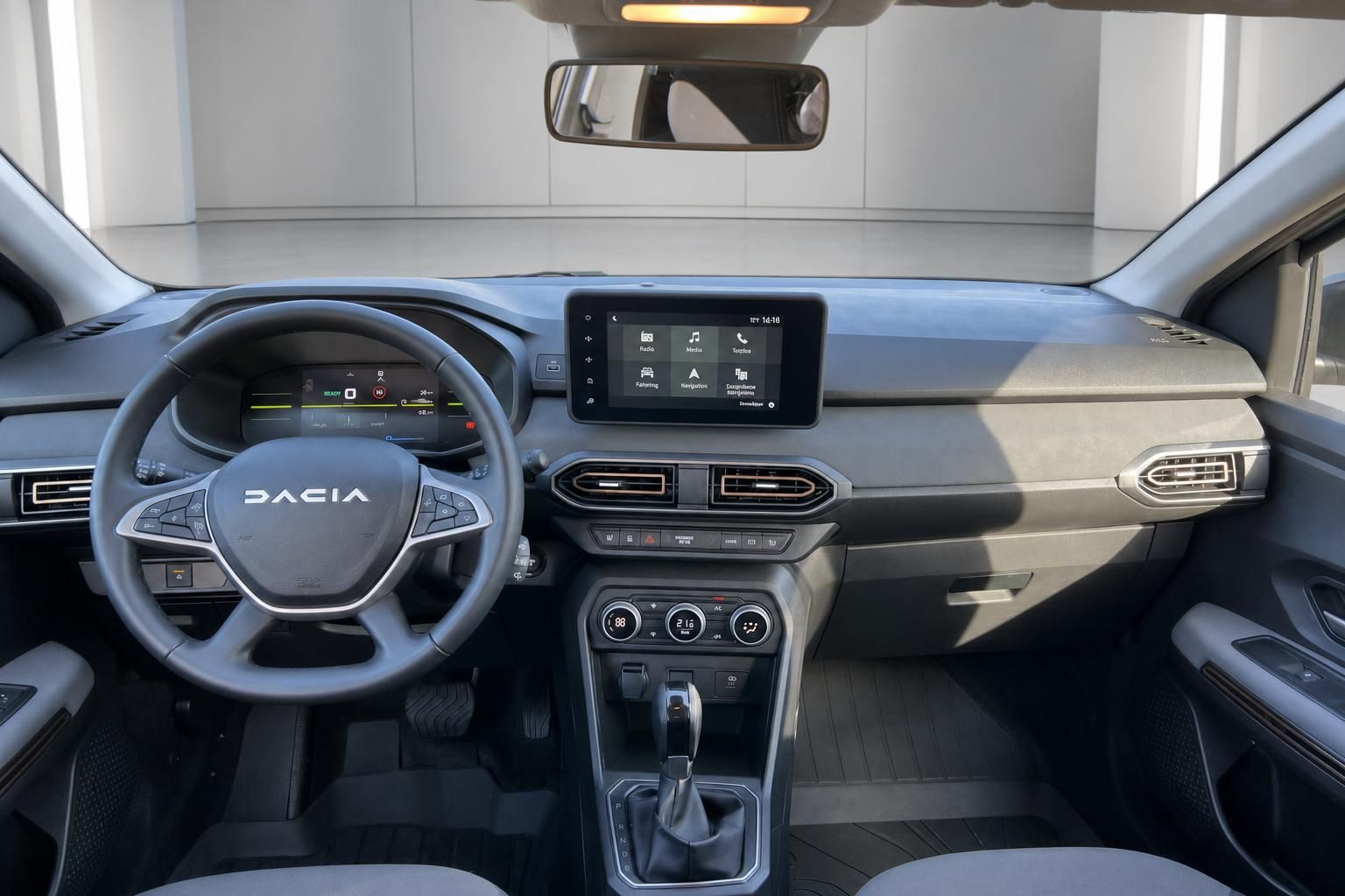 Dacia Innenraum mit schwarzem Armaturenbrett, Touchscreen und modernem Cockpit-Design