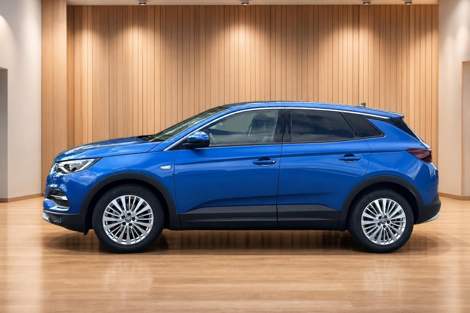 Opel Grandland X blau, Seitenansicht im Showroom