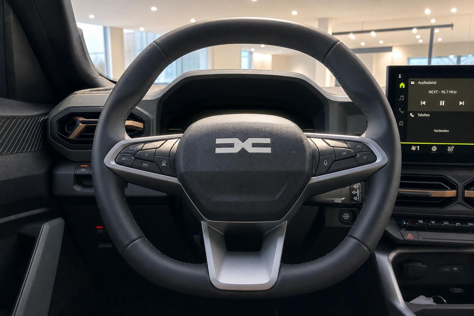 Dacia Bigster Lenkrad mit Multifunktionstasten und Infotainment-Display