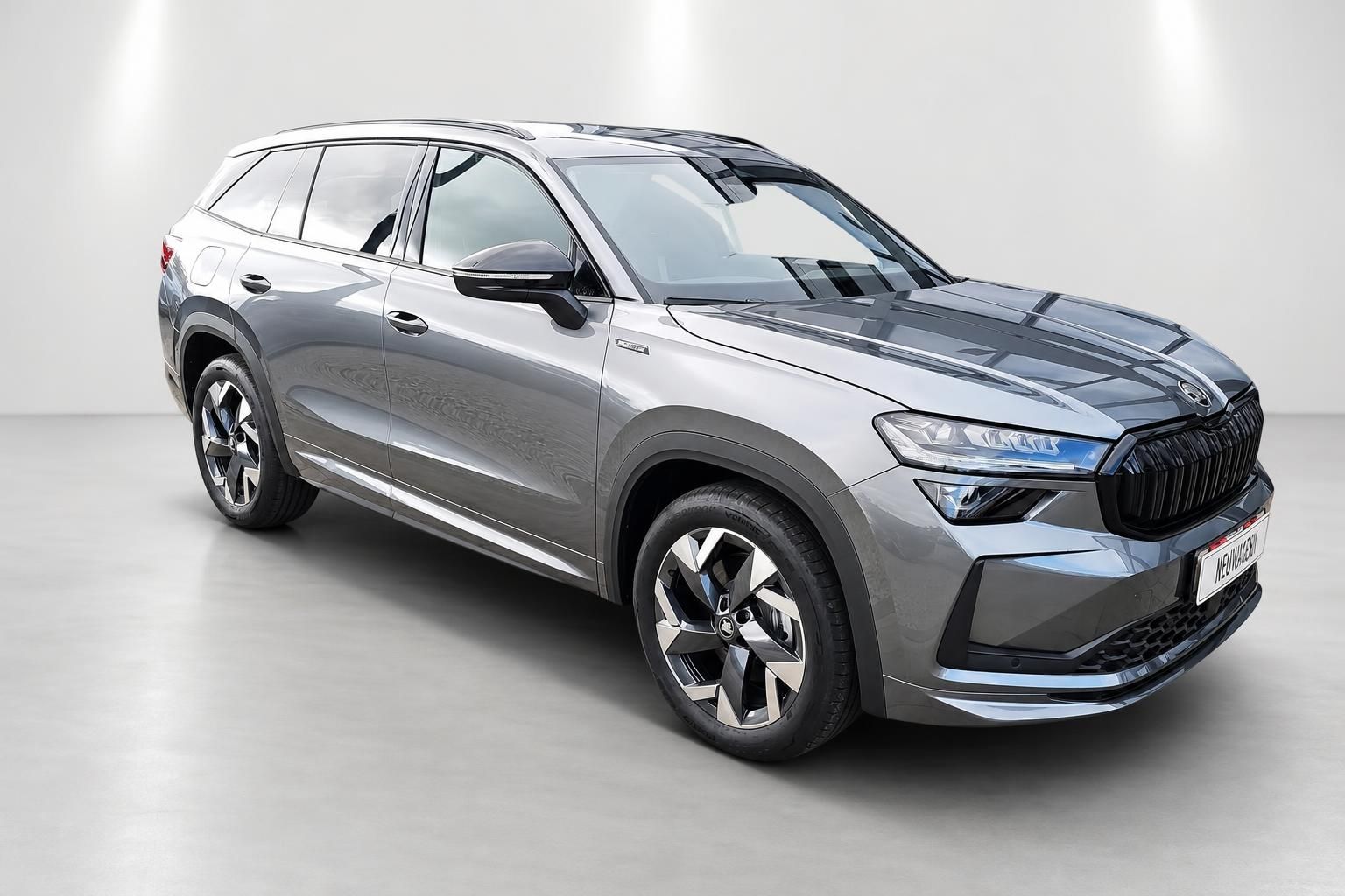 Skoda Kodiaq grau SUV Frontansicht Neuwagen Studio