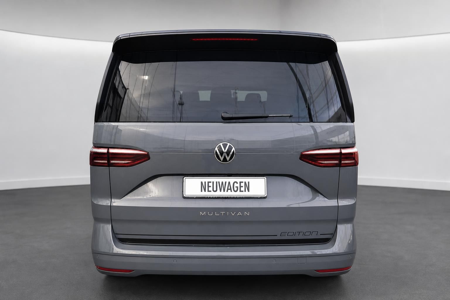 VW Multivan Edition grau Heckansicht mit LED-Rückleuchten