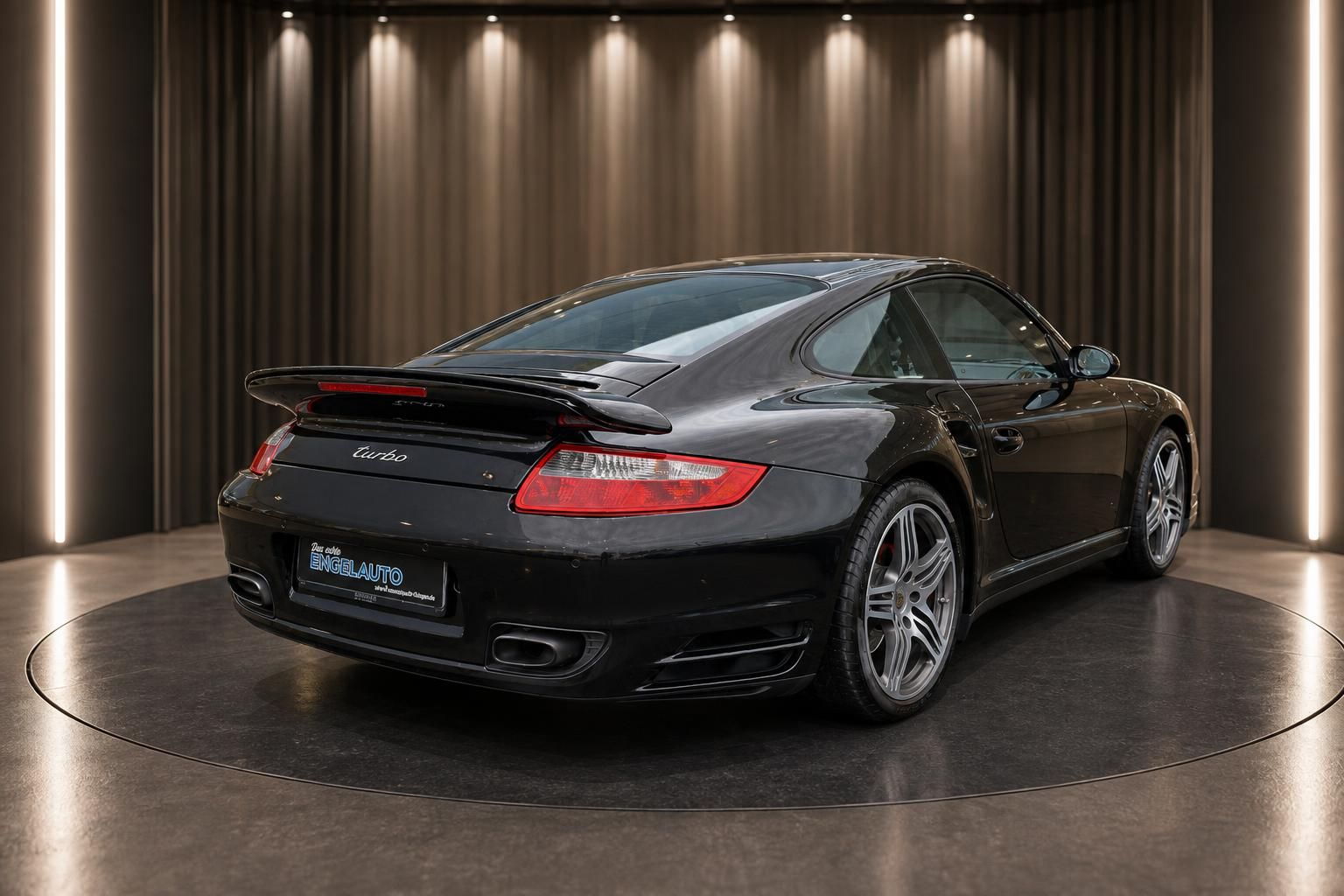 Porsche 911 Turbo schwarz Heckansicht hinten Sportwagen Luxusfahrzeug