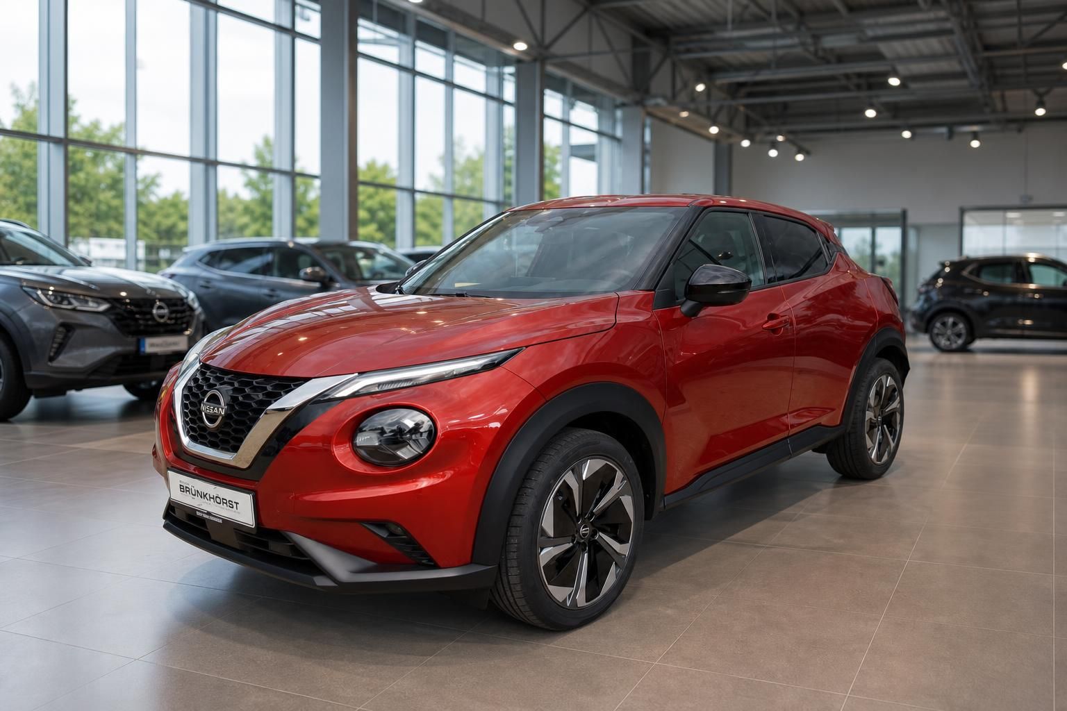 Nissan Juke rot Seitenansicht im Autohaus - moderner Crossover SUV bei Brunkhorst