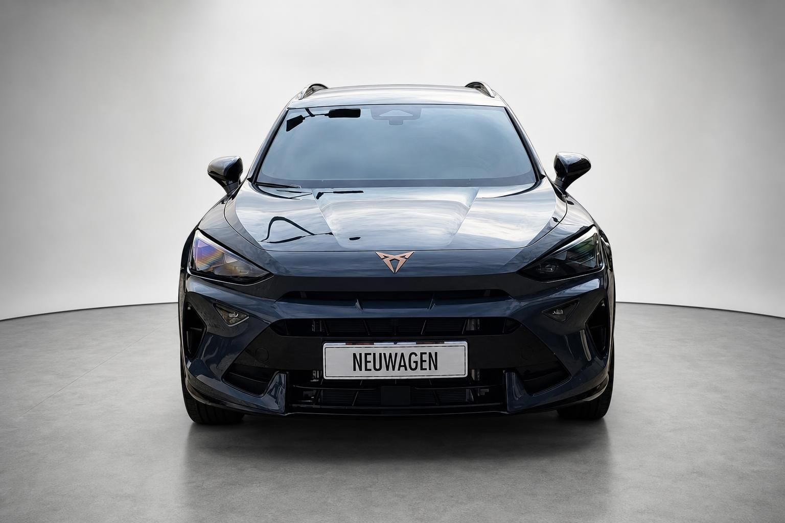 Cupra Formentor schwarz, Frontalansicht mit markantem Kuehlergrill