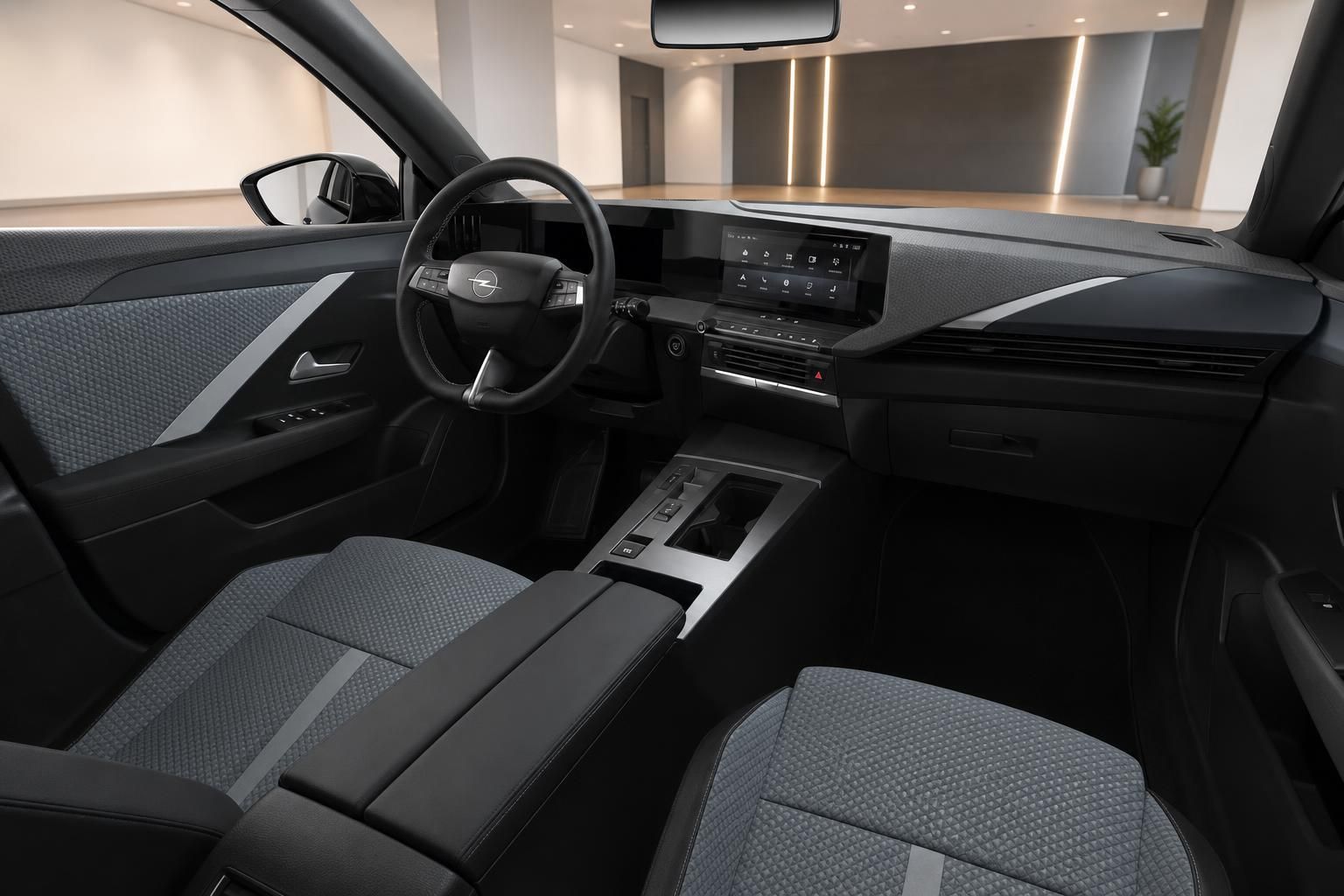 Opel Astra Innenraum mit Cockpit, Lenkrad und Infotainment-Display