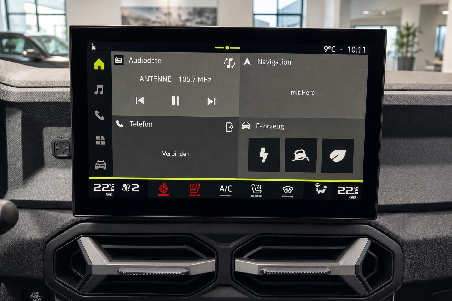 Infotainment-Touchscreen Display mit Navigation und Klimaanlage Bedienfeld
