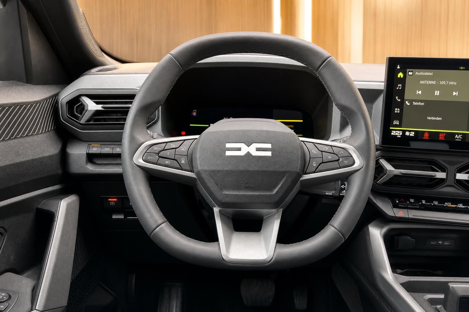 Cockpit Innenraum mit Lenkrad, Armaturenbrett und Infotainment-Display