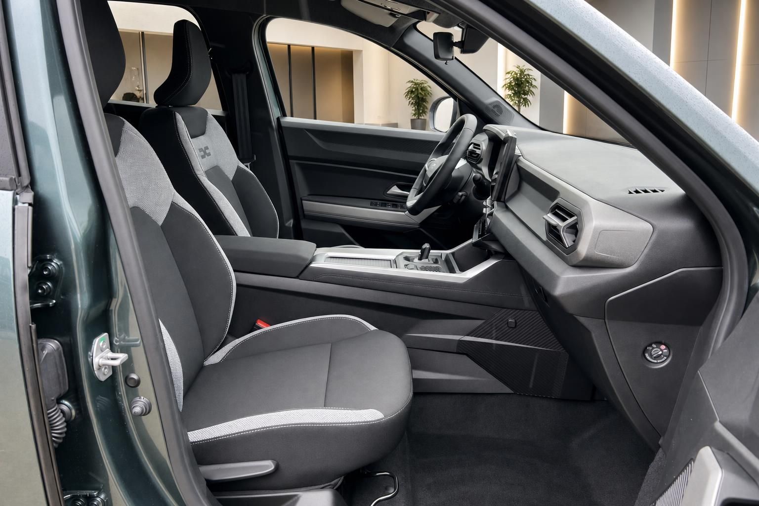 Fahrzeug Innenraum Fahrersitz mit modernem Dashboard und Mittelkonsole
