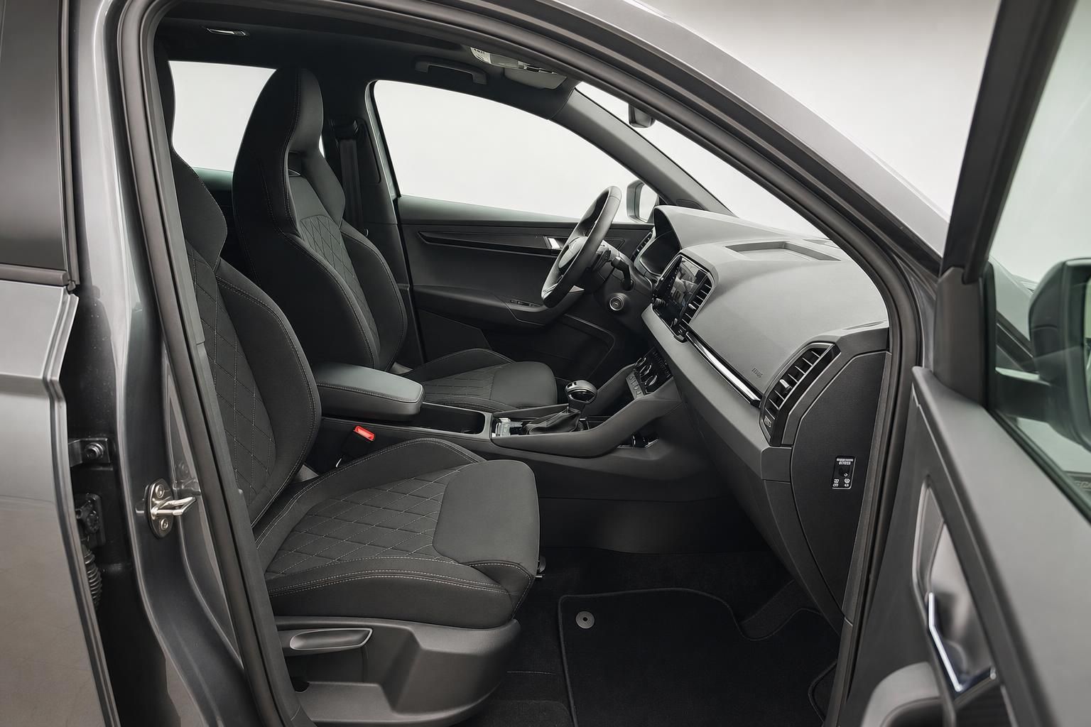 Skoda Kodiaq Innenraum Blick auf Fahrersitz und Armaturenbrett
