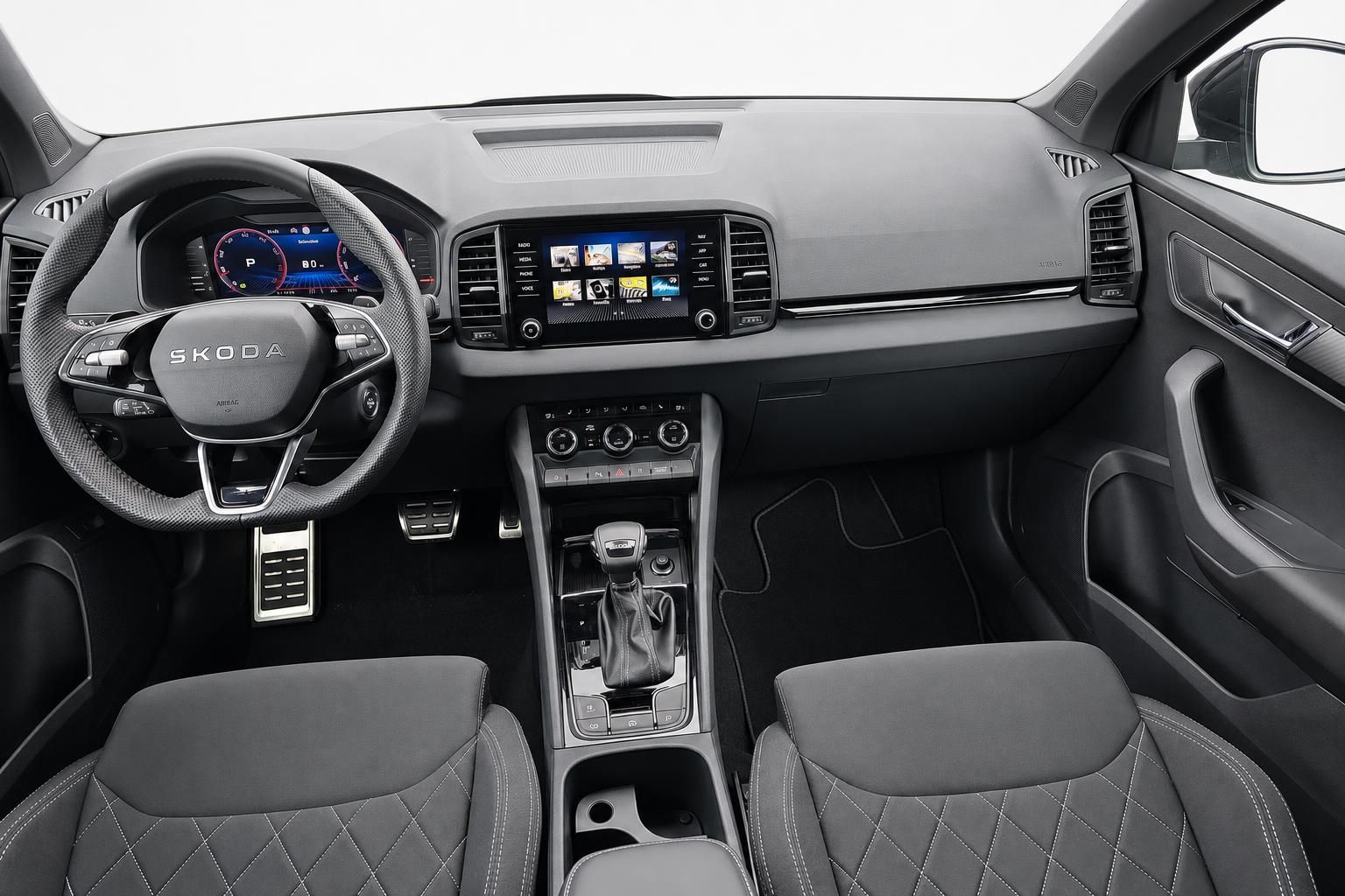 Skoda Kodiaq Cockpit mit Lenkrad, Infotainment und Sitzen