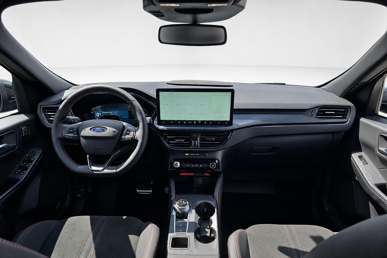 Ford Cockpit mit Lenkrad, Touchscreen und Sportsitzen im Innenraum