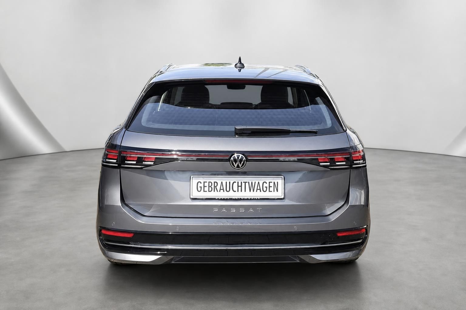 VW Passat Variant grau Heckansicht Gebrauchtwagen