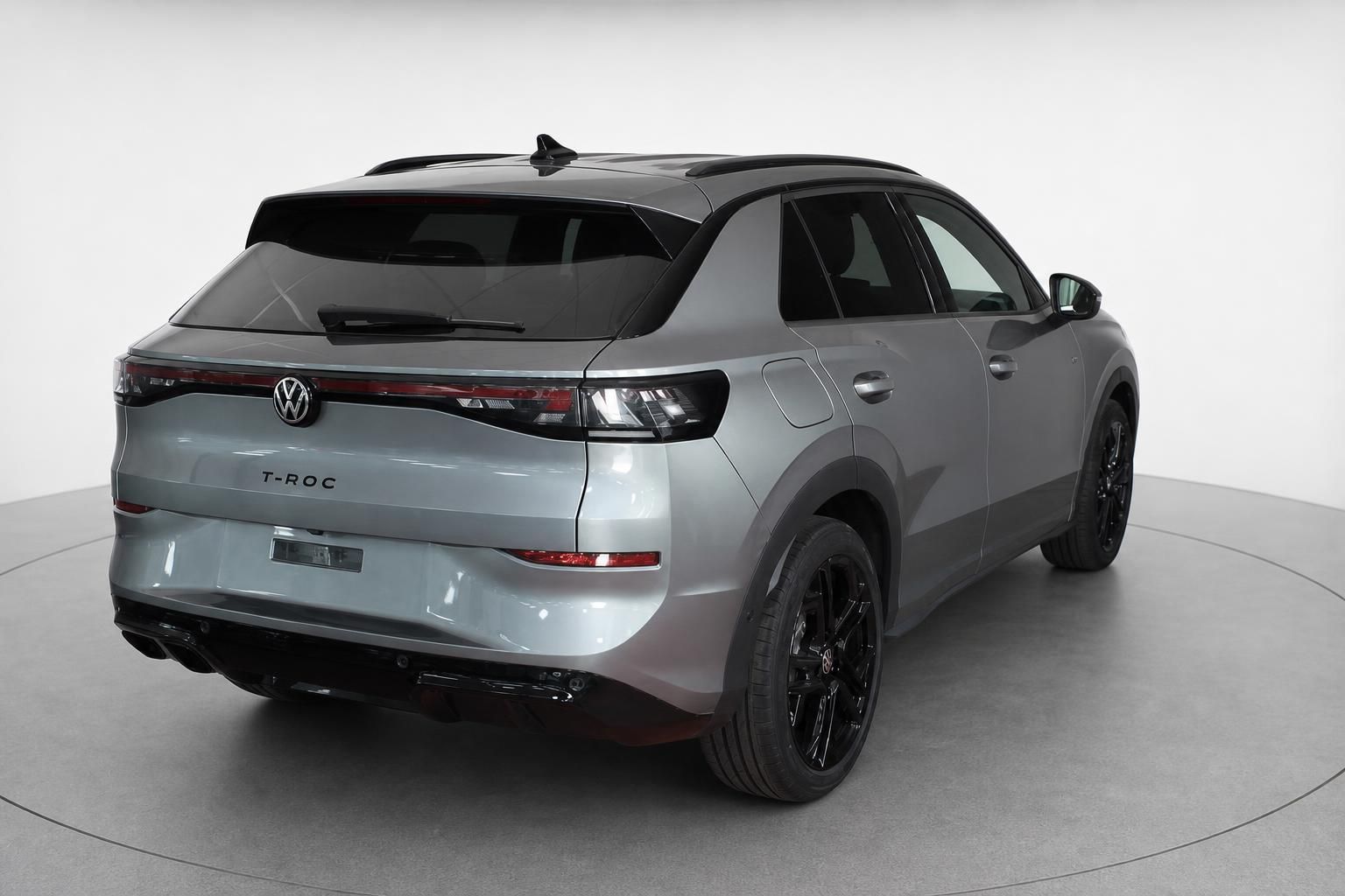 VW T-Roc in Grau, Heckansicht schraeg von hinten