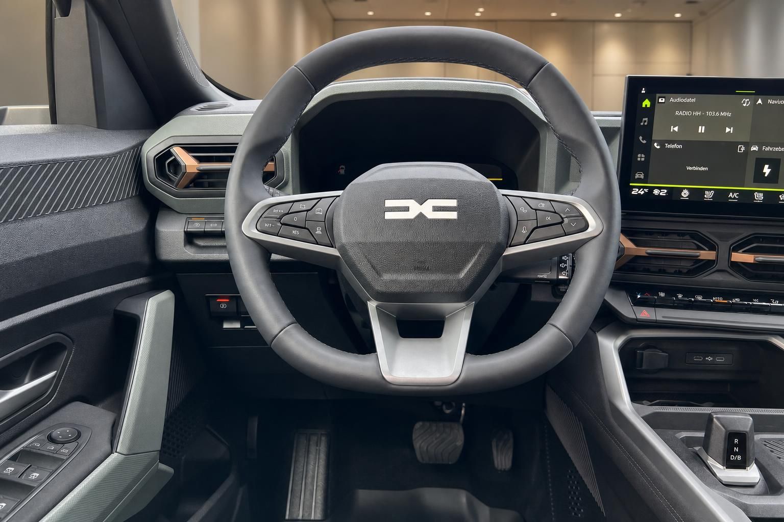 Dacia Armaturenbrett mit digitalem Display und Lenkrad - Innenraumdetail