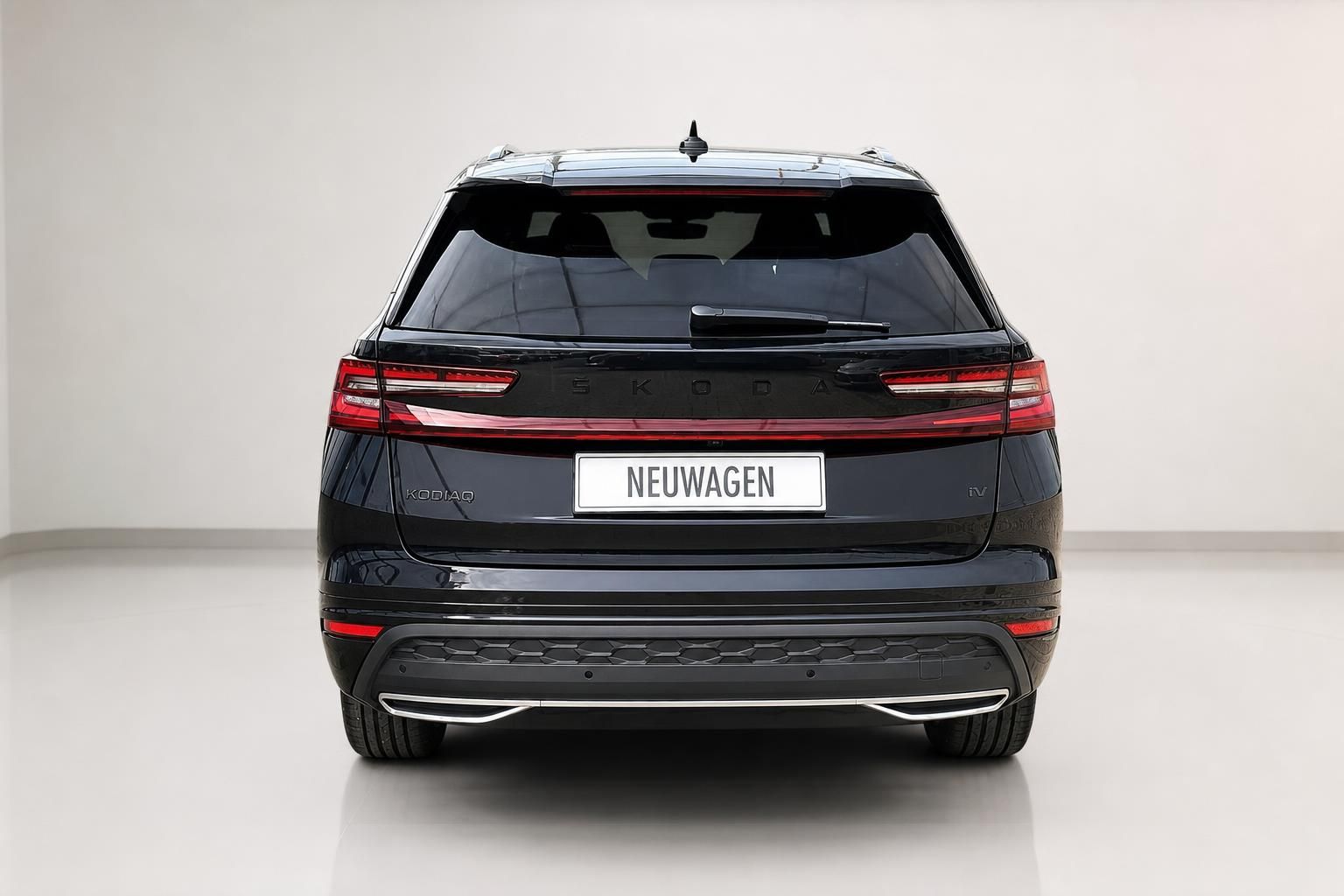 Skoda Kodiaq schwarz Heckansicht Neuwagen im Studio