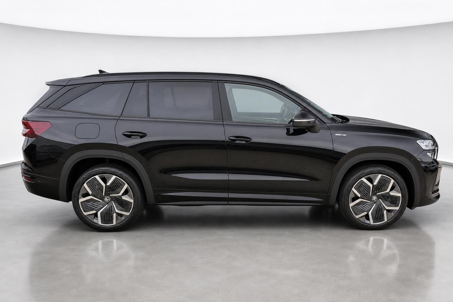 Skoda Kodiaq schwarz SUV Seitenansicht Profil im Studio