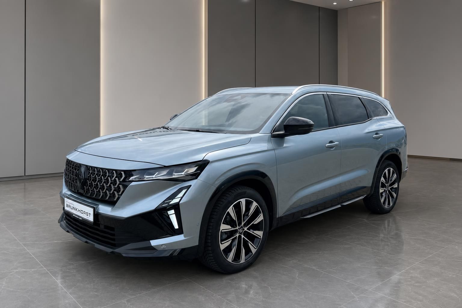 Renault Espace SUV in Grau – Schrägansicht vorne links im Autohaus Brunkhorst