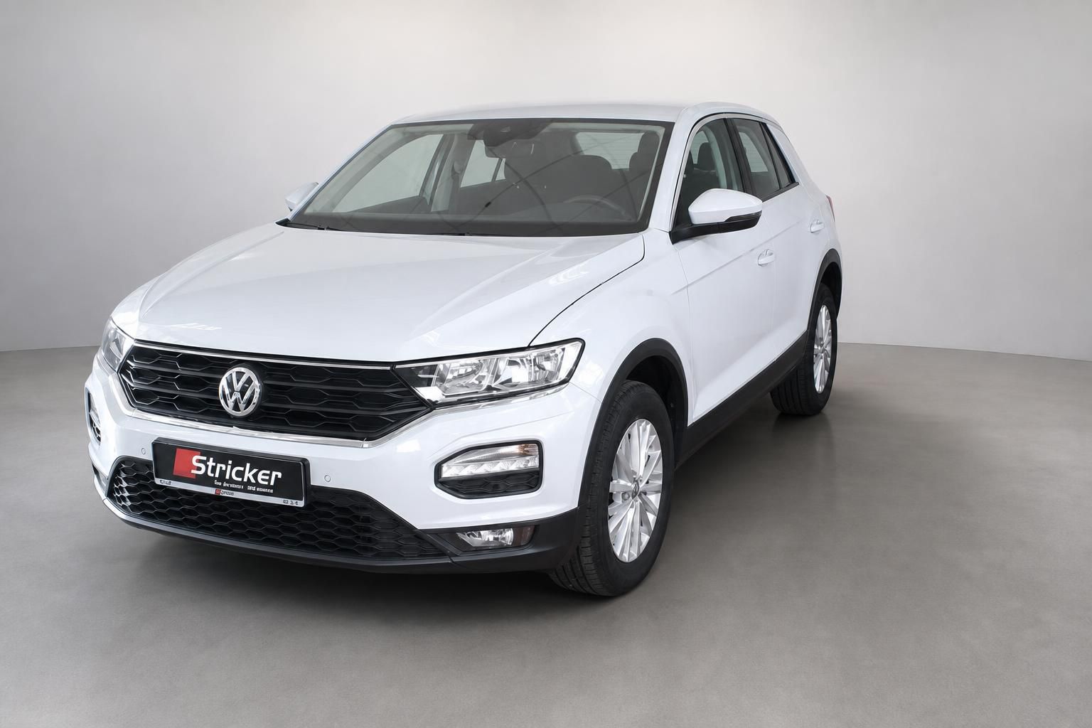VW T-Roc weiß Frontansicht SUV Gebrauchtwagen bei Stricker
