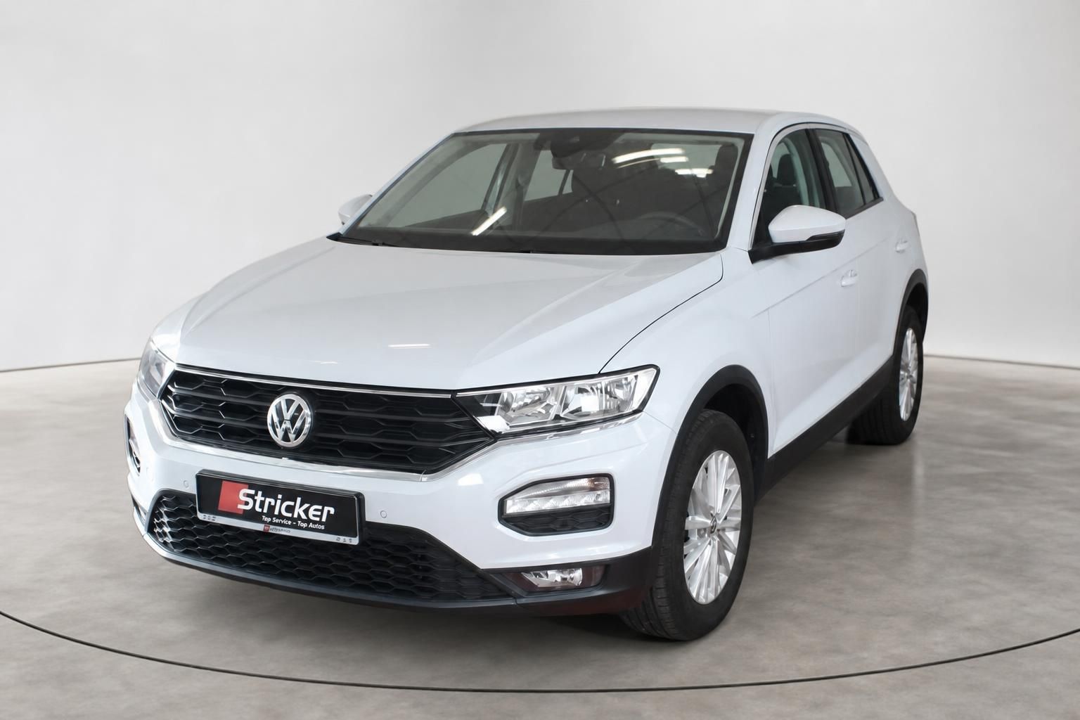 VW T-Roc weiß Frontansicht beim Autohaus Stricker