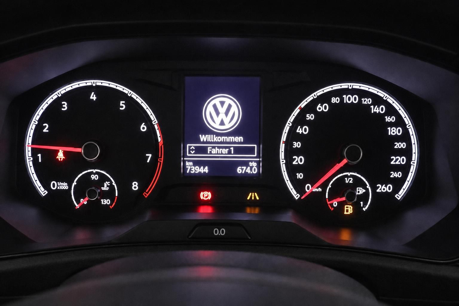 VW Tacho Kombiinstrument mit Kilometerstand und Anzeige