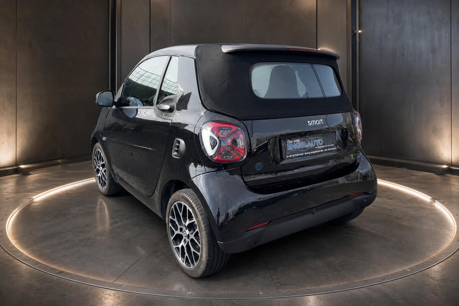Smart ForTwo Cabrio schwarz Heckansicht mit Stoffverdeck