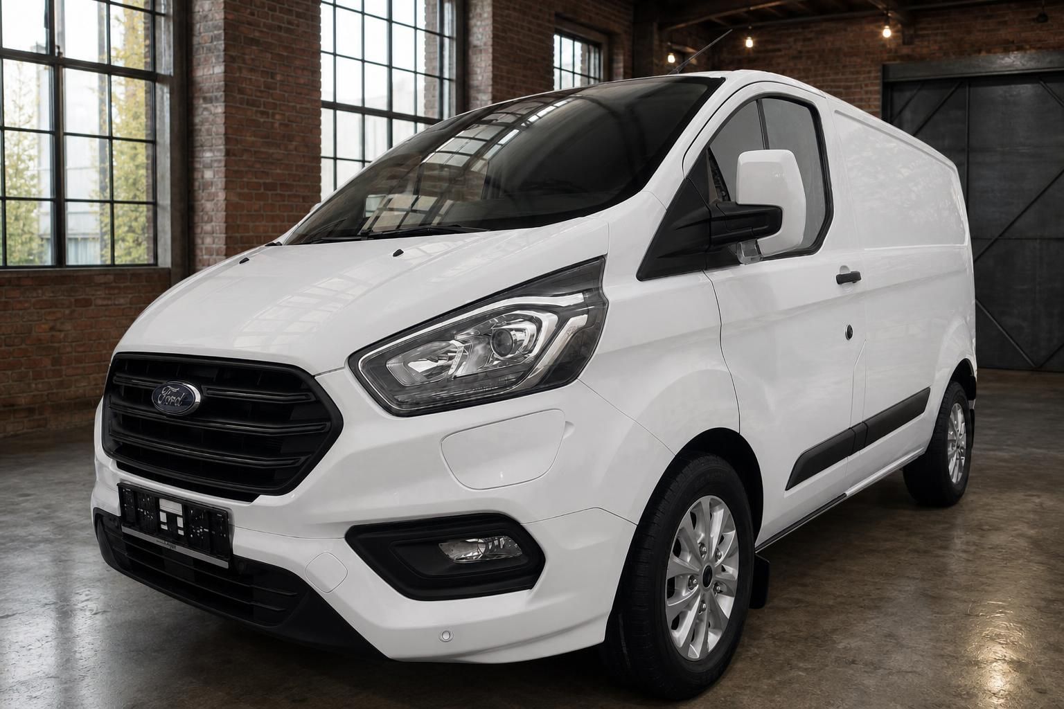 Ford Transit Custom weiß Kastenwagen Frontansicht Industriehalle